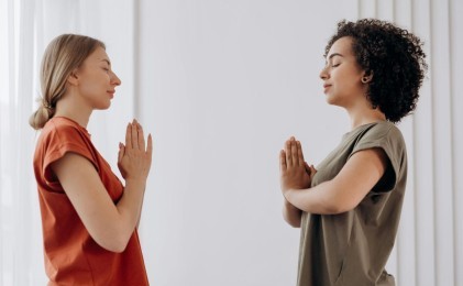 Clases de yoga a domicilio: beneficios y consejos para empezar